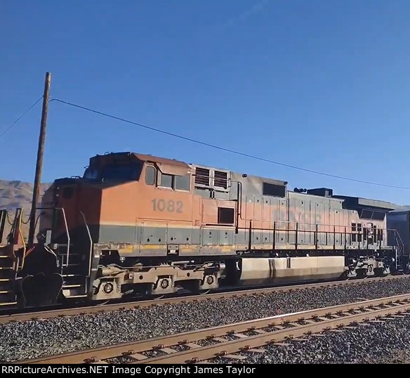 BNSF 1082